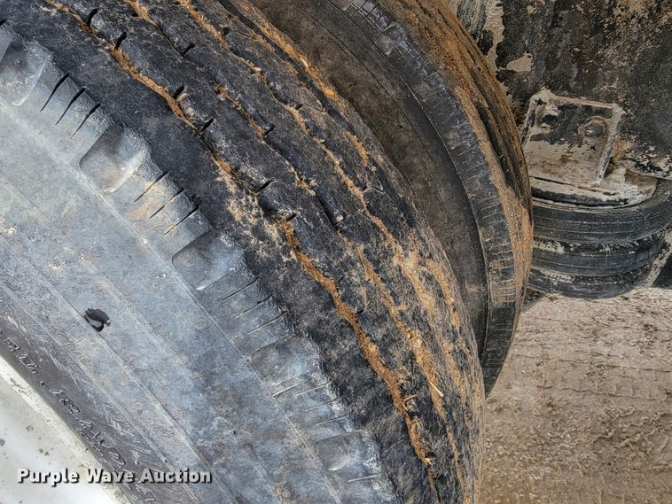 image for item JL9694 2000 Freightliner FLD  ready mix truck