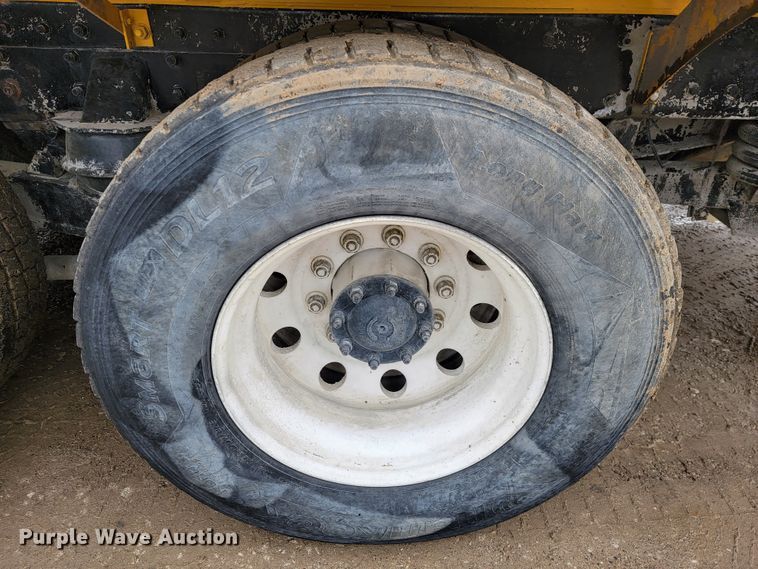 image for item JL9694 2000 Freightliner FLD  ready mix truck