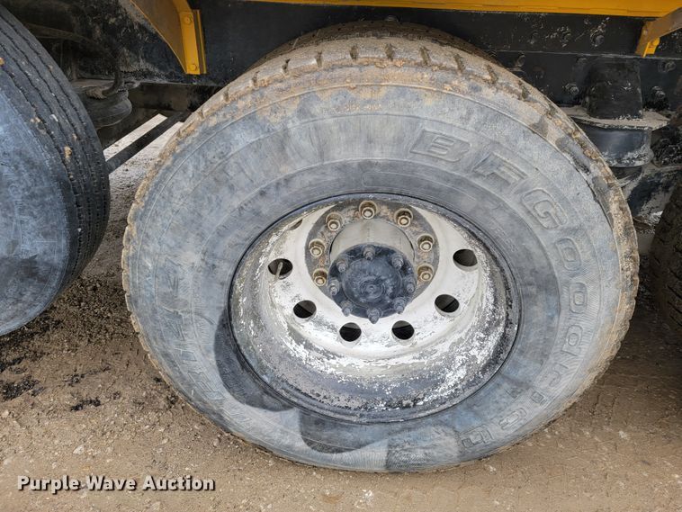 image for item JL9694 2000 Freightliner FLD  ready mix truck