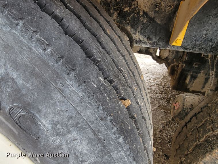 image for item JL9694 2000 Freightliner FLD  ready mix truck