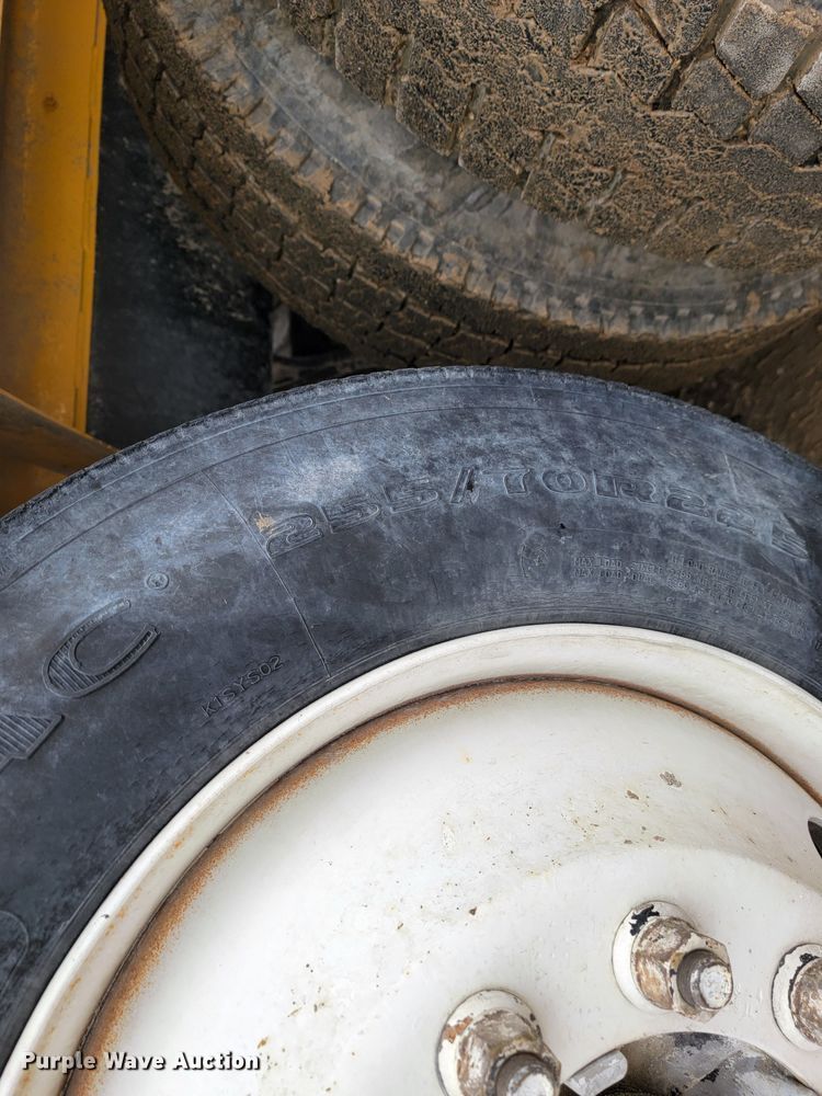 image for item JL9694 2000 Freightliner FLD  ready mix truck