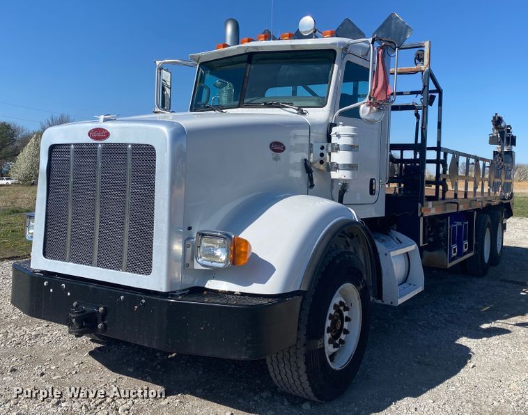 image for item JN9266 2009 Peterbilt 365  flatbed truck