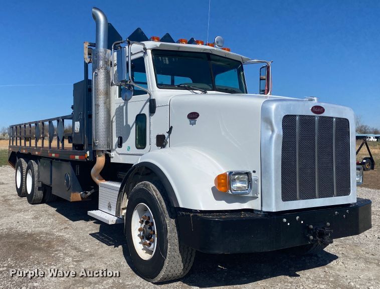 image for item JN9266 2009 Peterbilt 365  flatbed truck