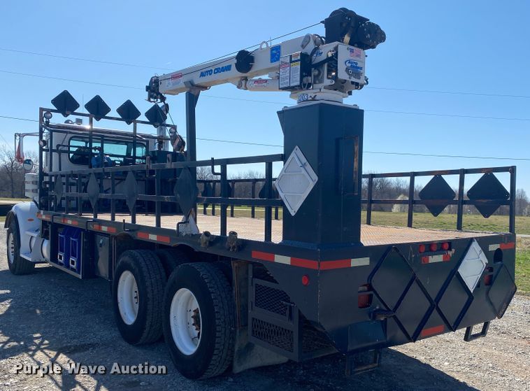 image for item JN9266 2009 Peterbilt 365  flatbed truck