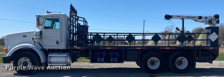 image for item JN9266 2009 Peterbilt 365  flatbed truck