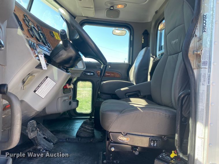 image for item JN9266 2009 Peterbilt 365  flatbed truck