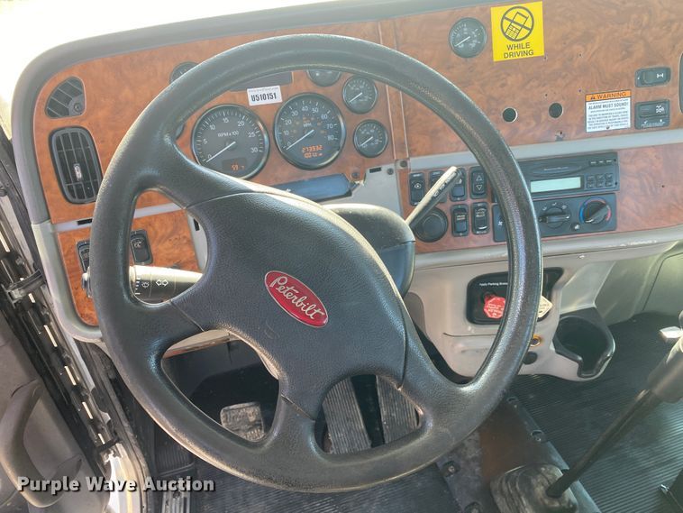 image for item JN9266 2009 Peterbilt 365  flatbed truck