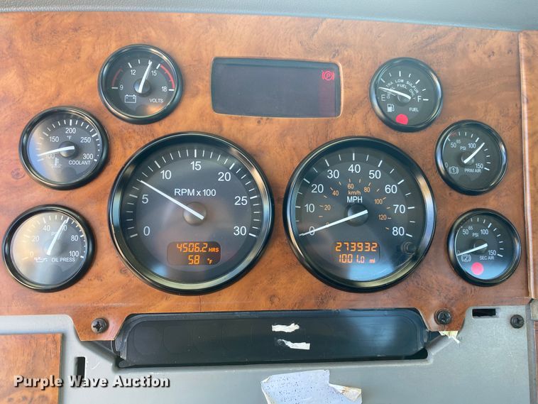 image for item JN9266 2009 Peterbilt 365  flatbed truck