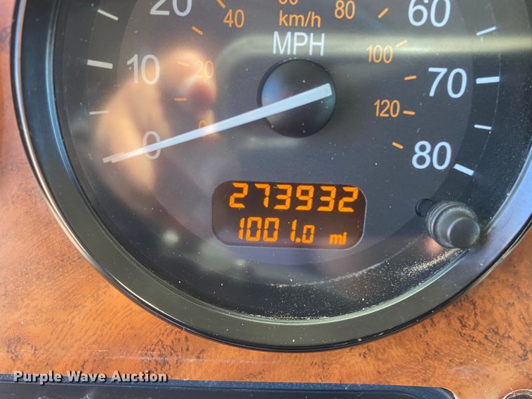 image for item JN9266 2009 Peterbilt 365  flatbed truck