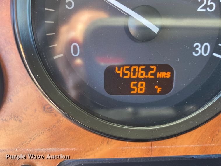 image for item JN9266 2009 Peterbilt 365  flatbed truck