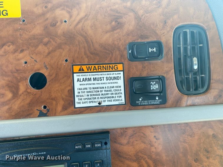 image for item JN9266 2009 Peterbilt 365  flatbed truck