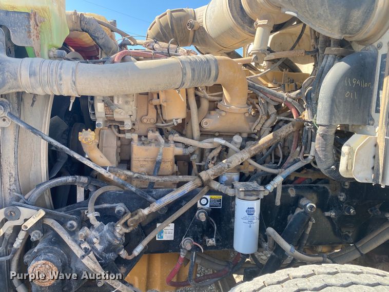 image for item JN9266 2009 Peterbilt 365  flatbed truck