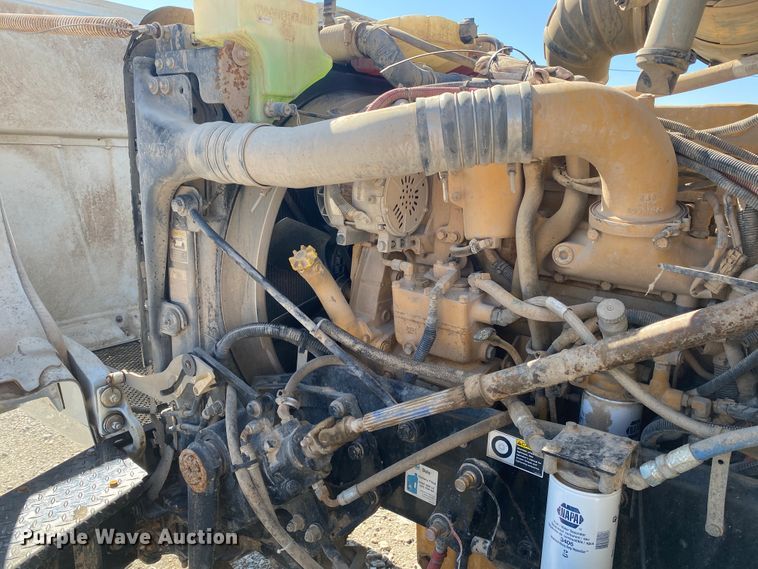 image for item JN9266 2009 Peterbilt 365  flatbed truck