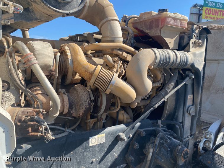 image for item JN9266 2009 Peterbilt 365  flatbed truck