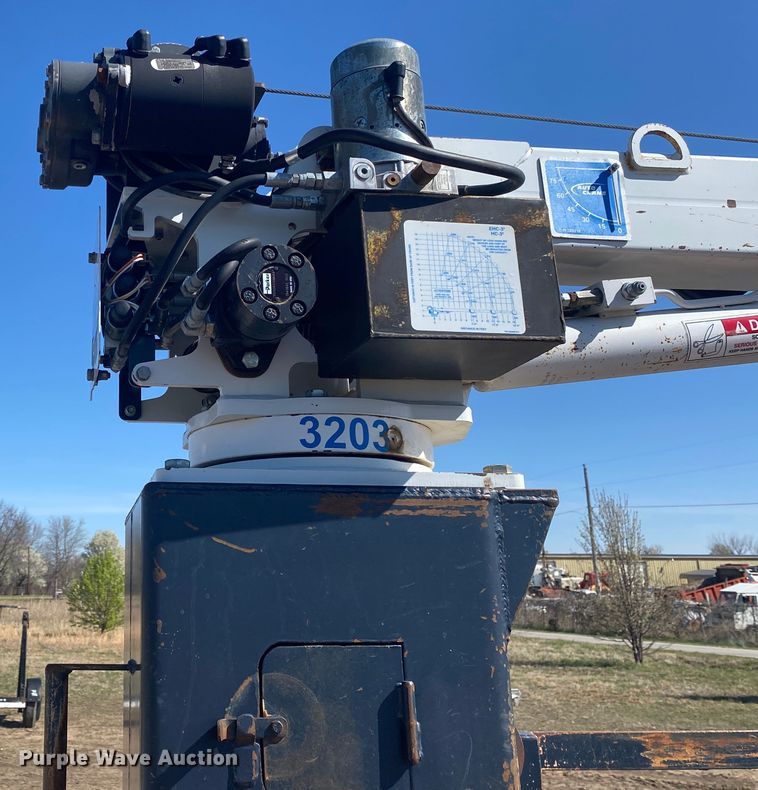 image for item JN9266 2009 Peterbilt 365  flatbed truck