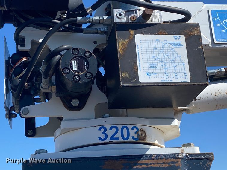 image for item JN9266 2009 Peterbilt 365  flatbed truck