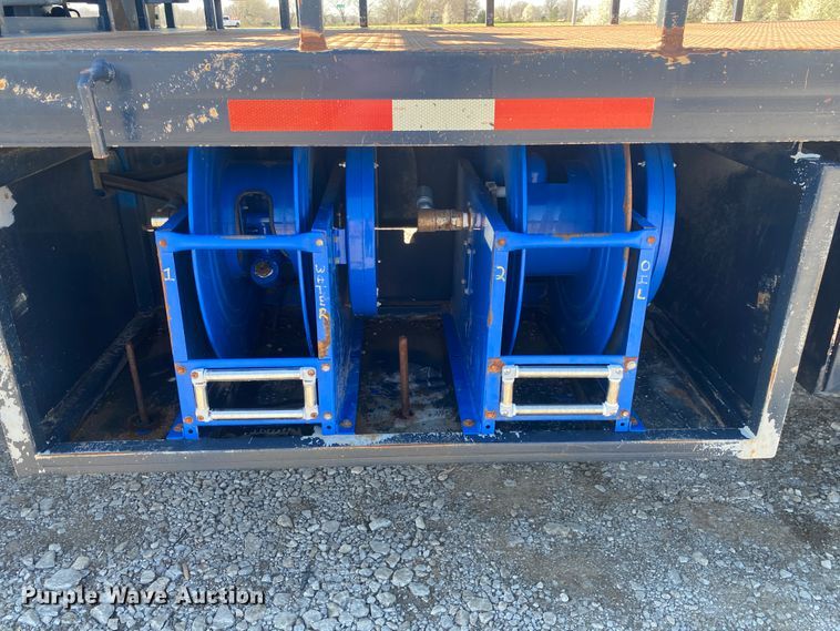 image for item JN9266 2009 Peterbilt 365  flatbed truck