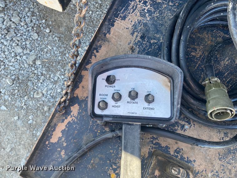 image for item JN9266 2009 Peterbilt 365  flatbed truck