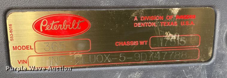 image for item JN9266 2009 Peterbilt 365  flatbed truck