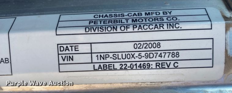 image for item JN9266 2009 Peterbilt 365  flatbed truck