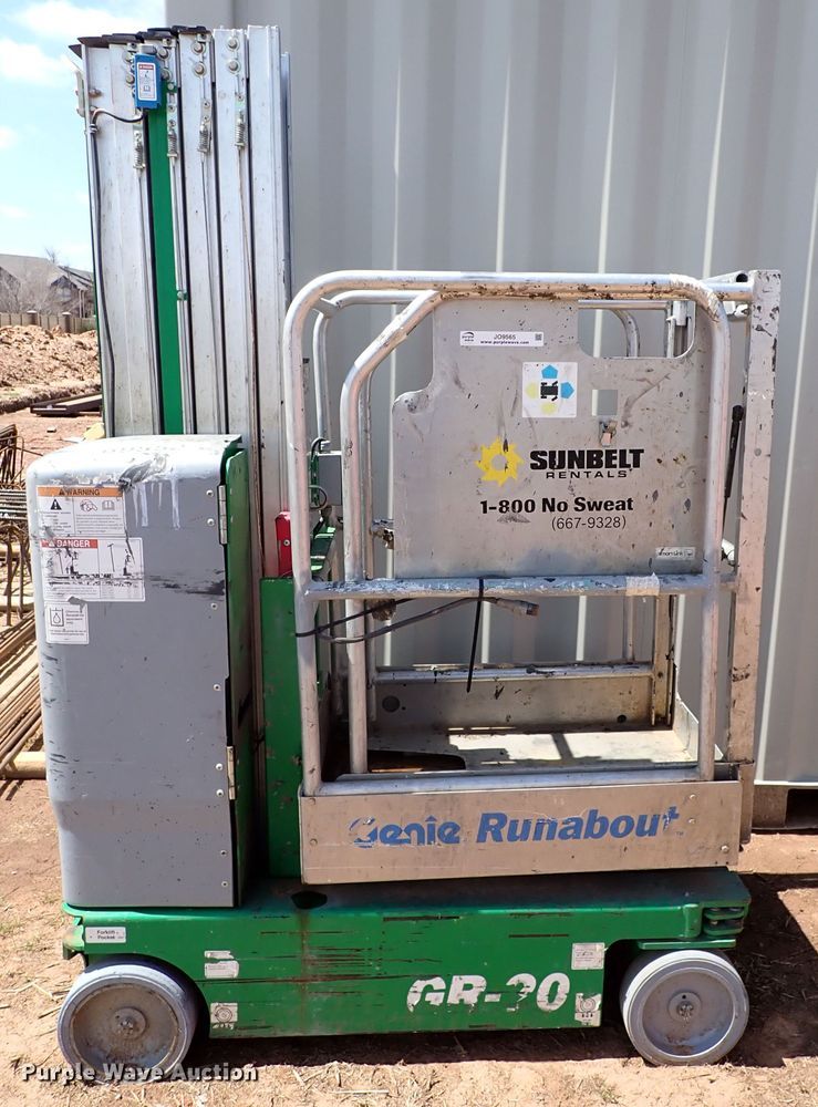 image for item JO9565 2015 Genie GR-20  vertical lift