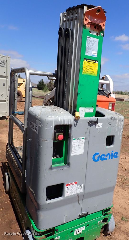 image for item JO9565 2015 Genie GR-20  vertical lift