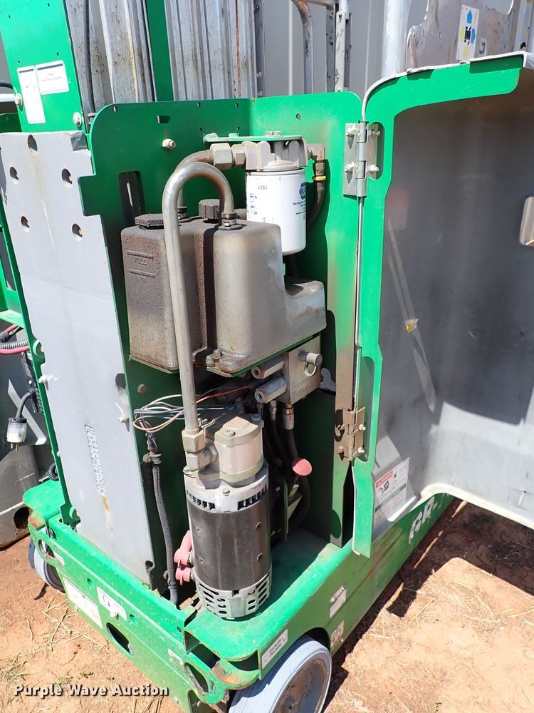 image for item JO9565 2015 Genie GR-20  vertical lift