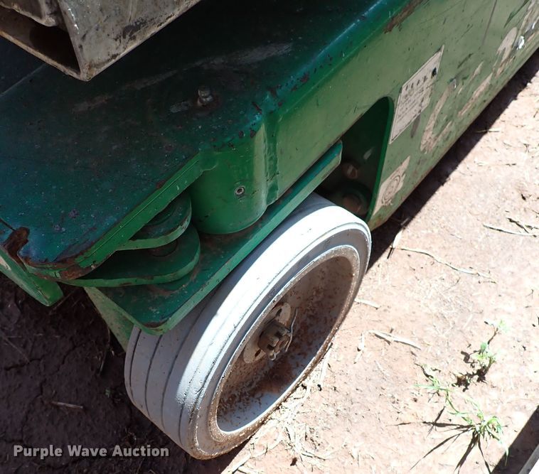 image for item JO9565 2015 Genie GR-20  vertical lift