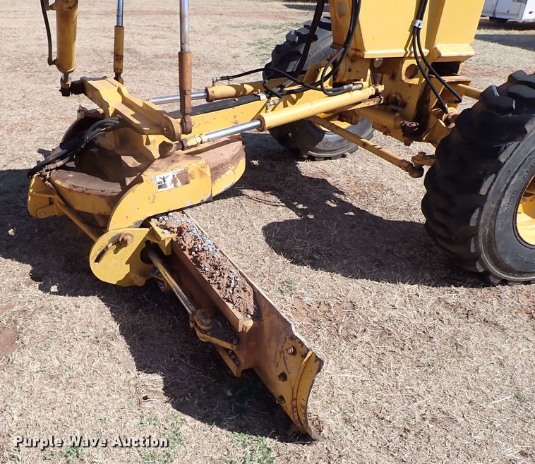 image for item JO9583 2004 Champion C80B  motor grader