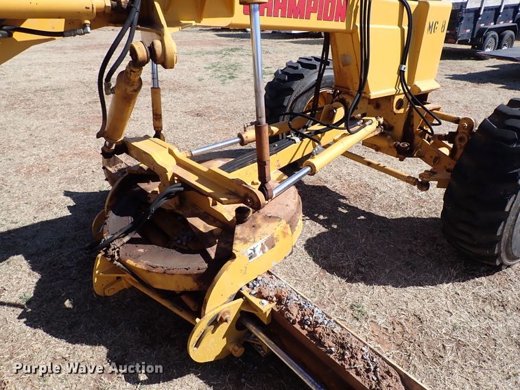 image for item JO9583 2004 Champion C80B  motor grader