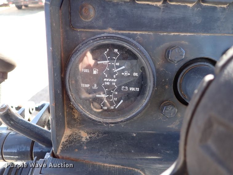 image for item JO9583 2004 Champion C80B  motor grader