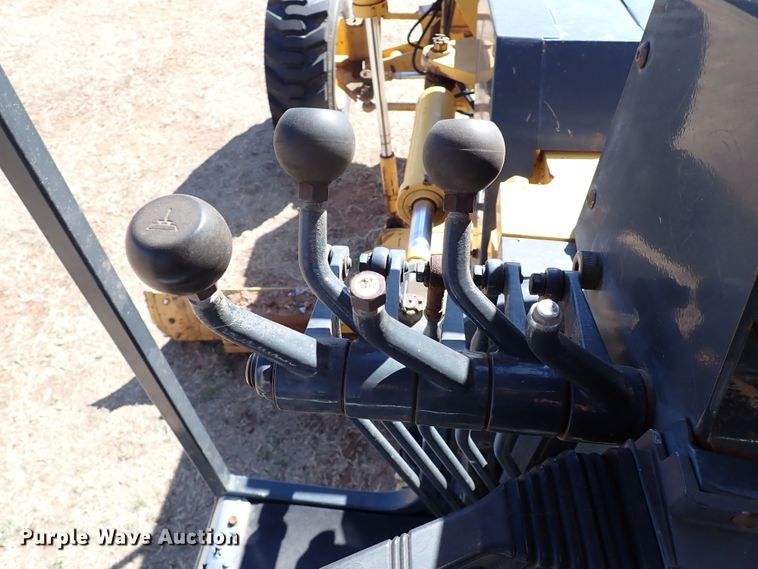 image for item JO9583 2004 Champion C80B  motor grader