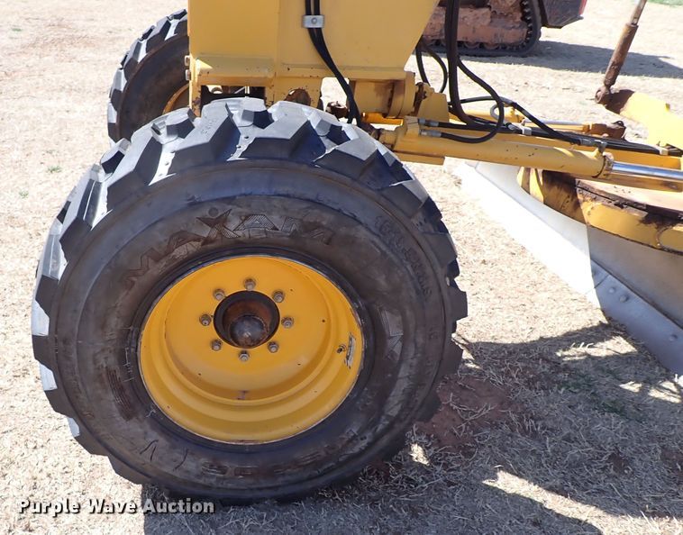 image for item JO9583 2004 Champion C80B  motor grader