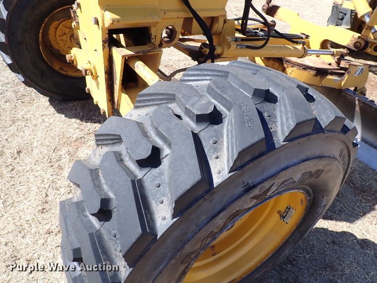 image for item JO9583 2004 Champion C80B  motor grader