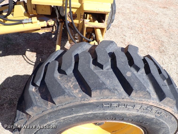 image for item JO9583 2004 Champion C80B  motor grader