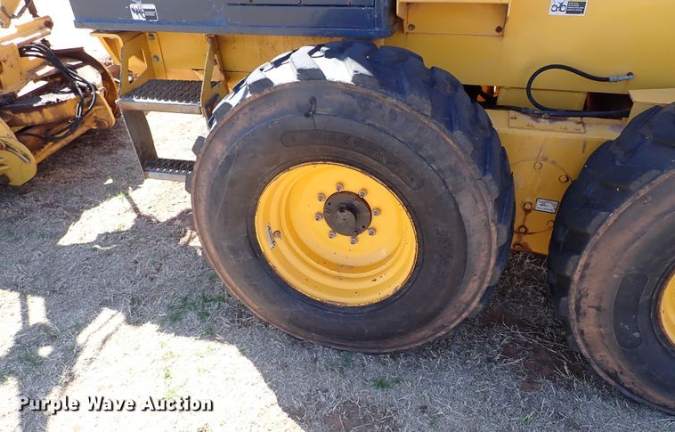 image for item JO9583 2004 Champion C80B  motor grader