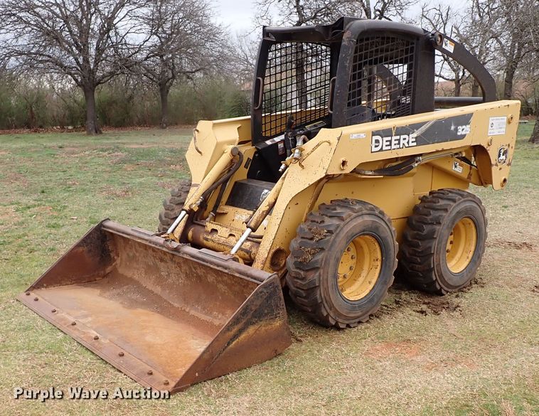 image for item JO9590 2005 John Deere 325  skid steer loader