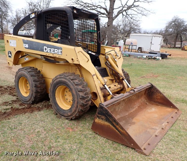 image for item JO9590 2005 John Deere 325  skid steer loader