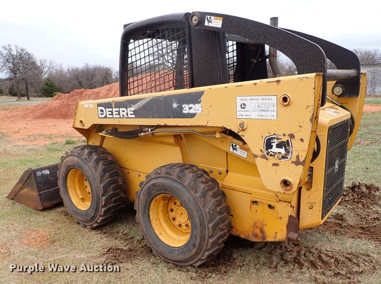 image for item JO9590 2005 John Deere 325  skid steer loader