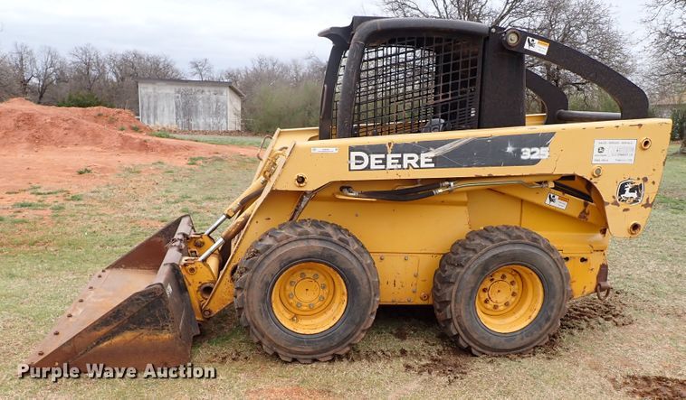 image for item JO9590 2005 John Deere 325  skid steer loader