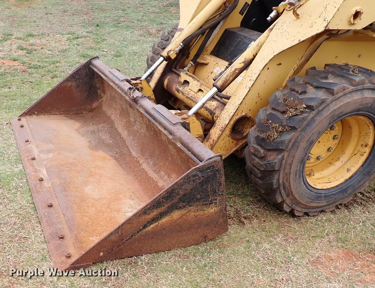 image for item JO9590 2005 John Deere 325  skid steer loader
