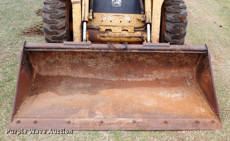 image for item JO9590 2005 John Deere 325  skid steer loader