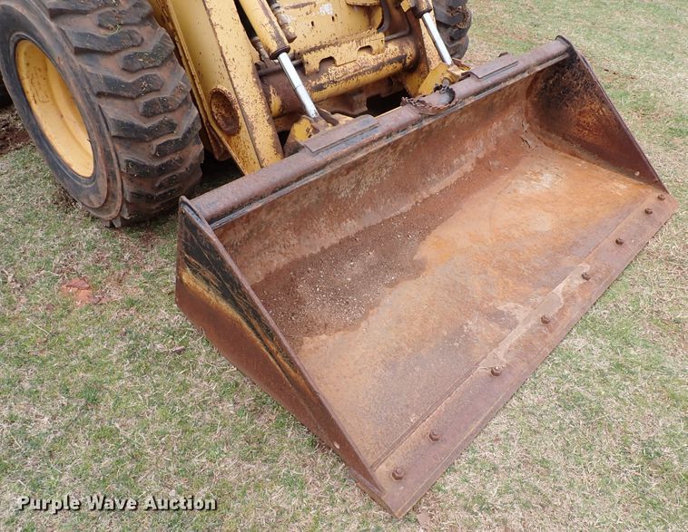 image for item JO9590 2005 John Deere 325  skid steer loader