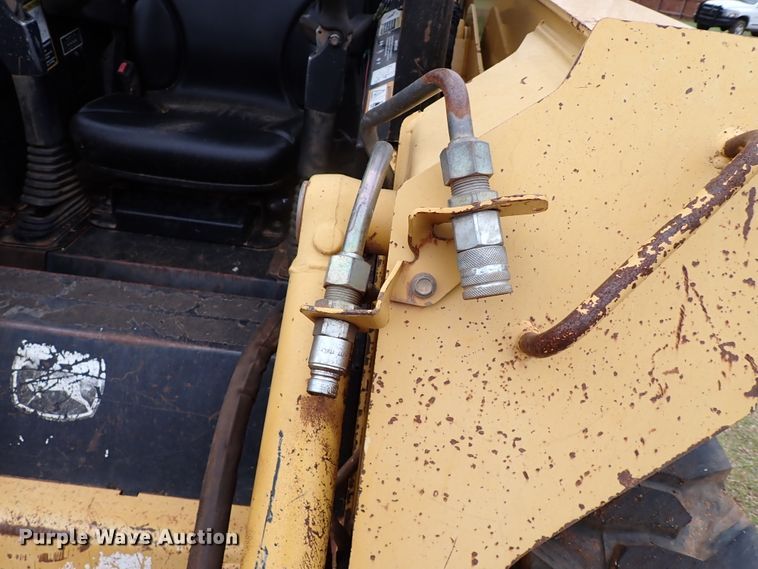 image for item JO9590 2005 John Deere 325  skid steer loader