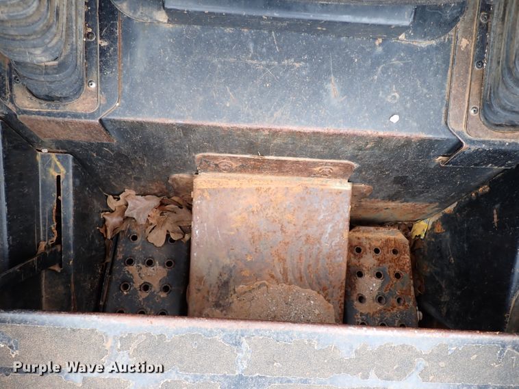 image for item JO9590 2005 John Deere 325  skid steer loader