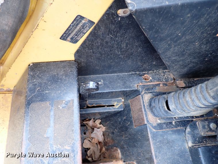 image for item JO9590 2005 John Deere 325  skid steer loader