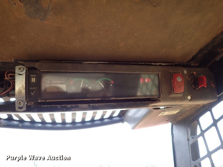 image for item JO9590 2005 John Deere 325  skid steer loader