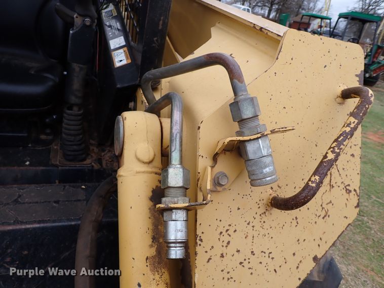 image for item JO9590 2005 John Deere 325  skid steer loader