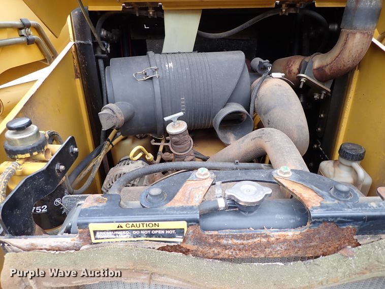 image for item JO9590 2005 John Deere 325  skid steer loader