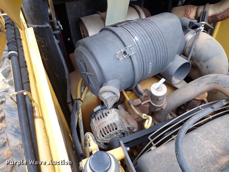 image for item JO9590 2005 John Deere 325  skid steer loader
